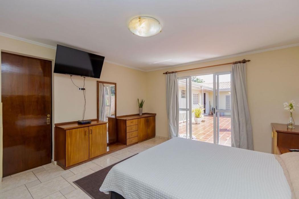 Casa à venda em Uberaba, Curitiba — Hub Urbana