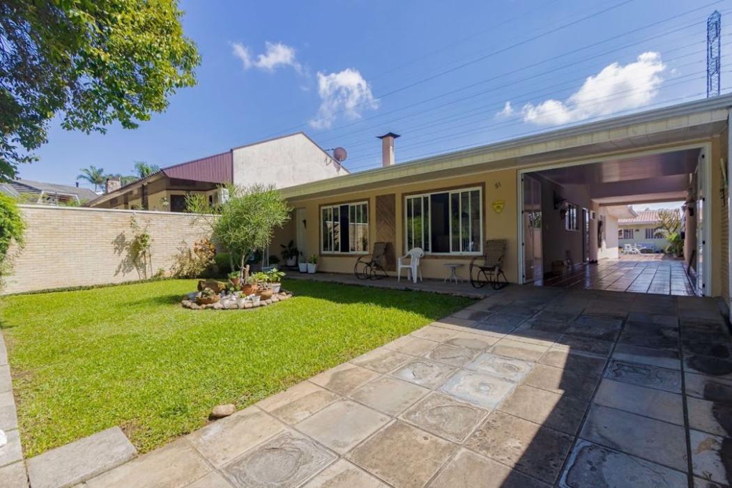 Casa à venda em Uberaba, Curitiba — Hub Urbana