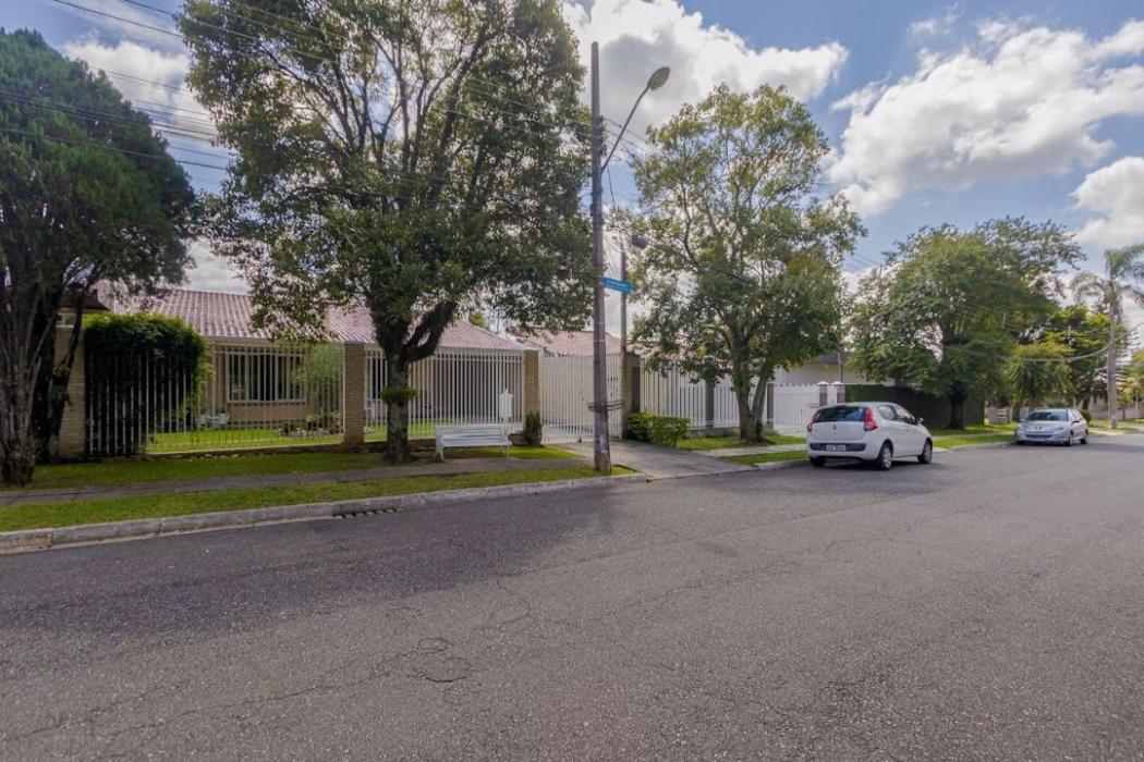 Casa à venda em Uberaba, Curitiba — Hub Urbana
