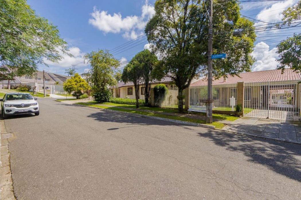 Casa à venda em Uberaba, Curitiba — Hub Urbana