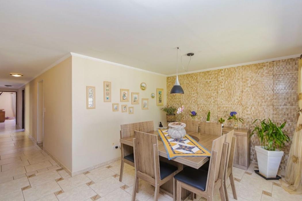 Casa à venda em Uberaba, Curitiba — Hub Urbana