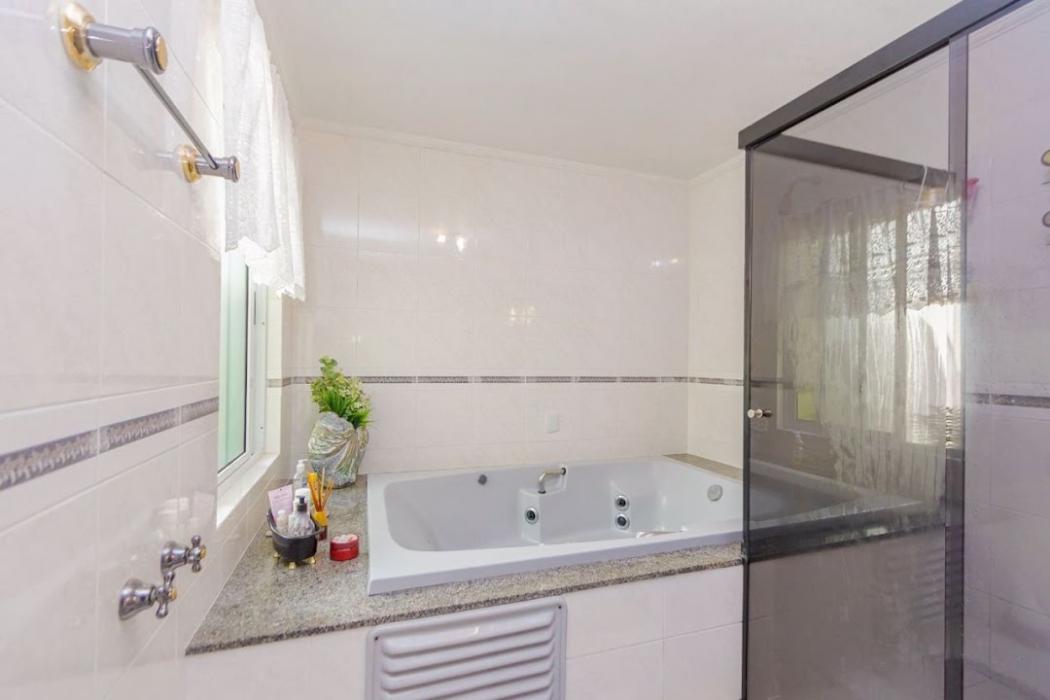 Casa à venda em Uberaba, Curitiba — Hub Urbana