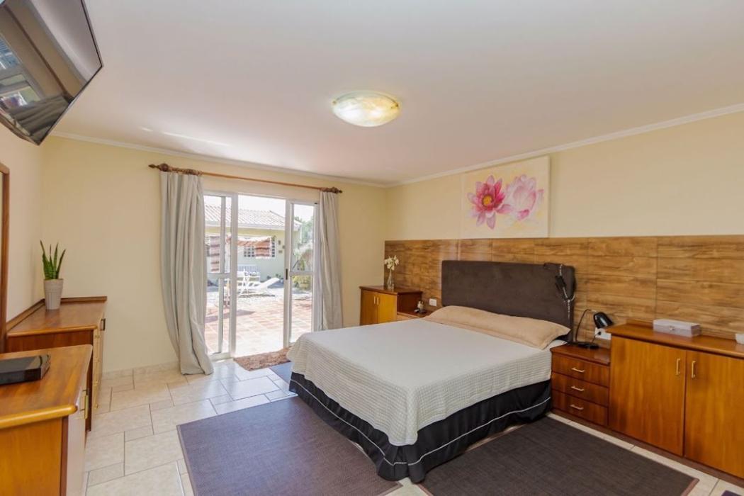 Casa à venda em Uberaba, Curitiba — Hub Urbana
