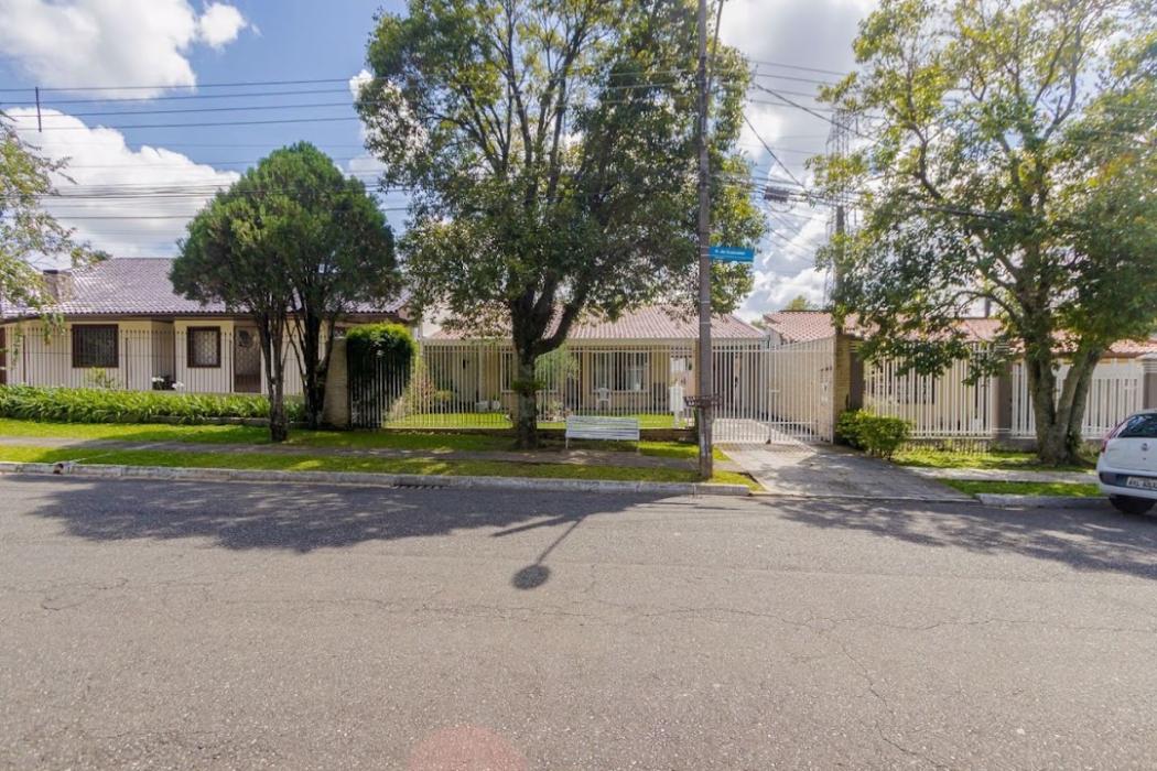 Casa à venda em Uberaba, Curitiba — Hub Urbana