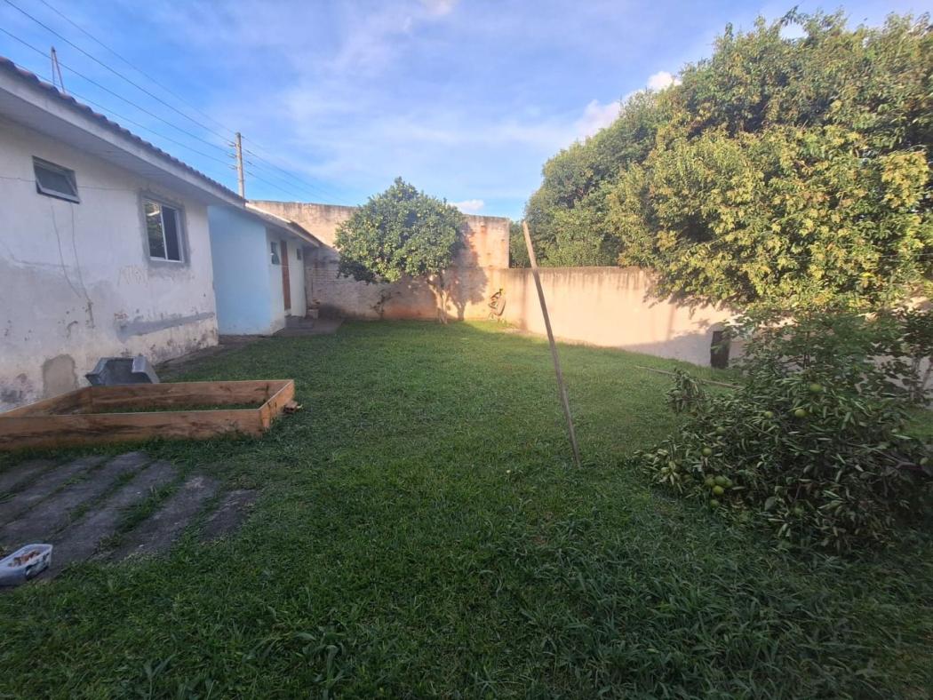 Casa em Curitiba - PR, no bairro Pinheirinho - Referência CA0025-HMT