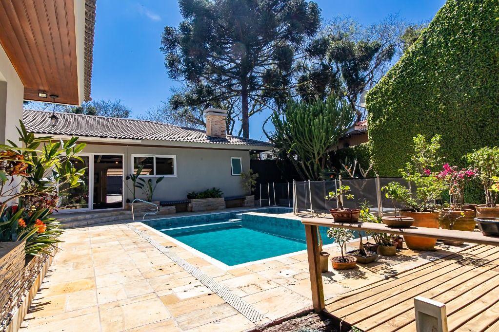 Linda casa com 5 quartos (2 suítes), à venda - Seminário - Curitiba/PR - voa corretor