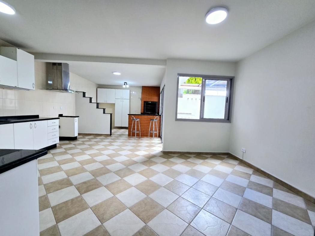 Casa em Curitiba - PR, no bairro Xaxim - Referência CA0031-MELE