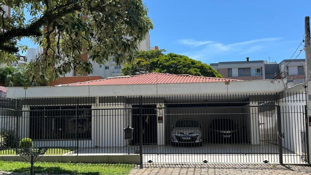 Casa em Curitiba - PR, no bairro Hugo Lange - Referência CA0032-RECH