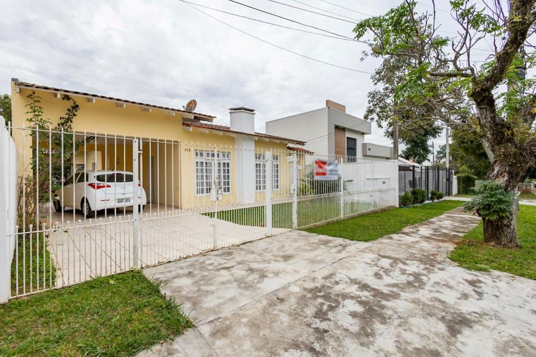Casa em Curitiba - PR, no bairro São Braz - Referência CA0033-KRF