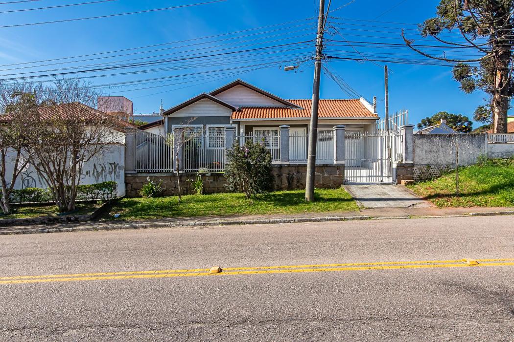  - Casa térrea à venda no bairro Cajuru em Curitiba/PR