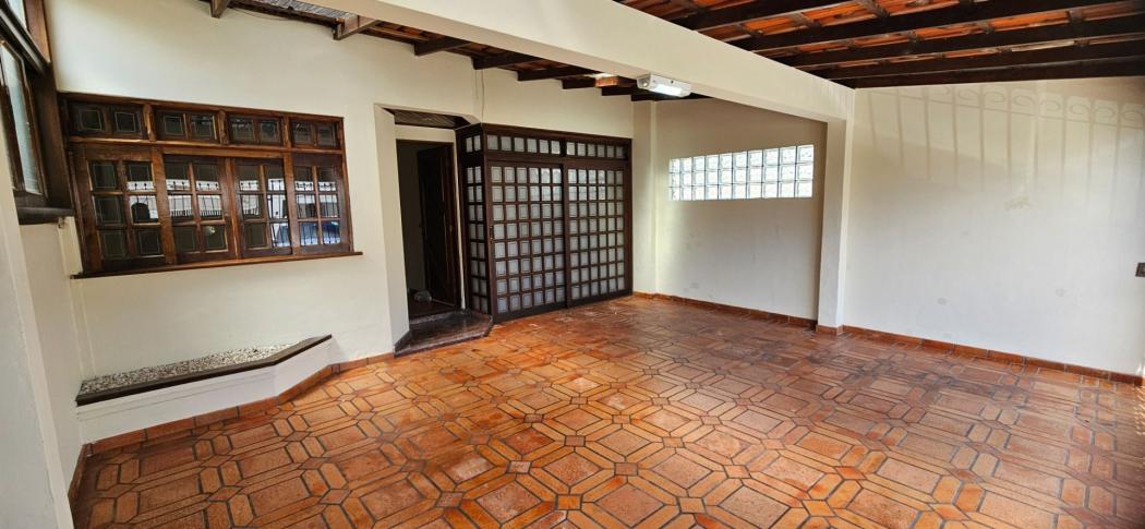 Casa em Curitiba - PR, no bairro Tarumã - Referência CA0036-C41