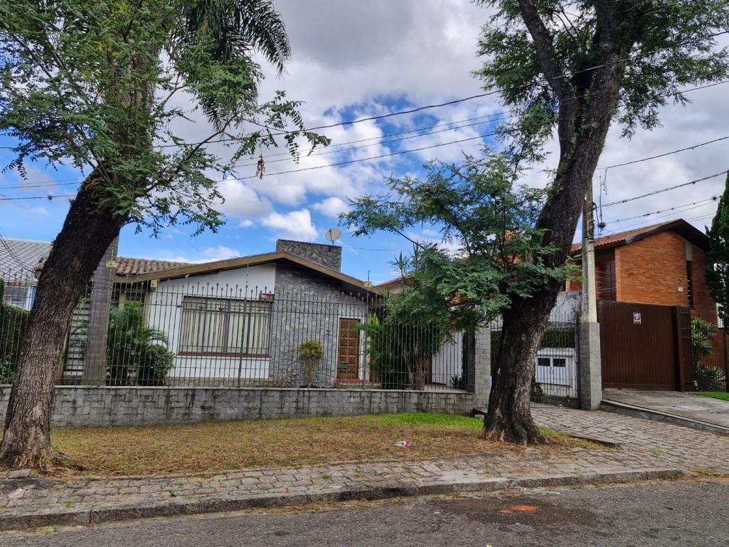 Casa em Curitiba - PR, no bairro Água Verde - Referência CA0056-TDIA