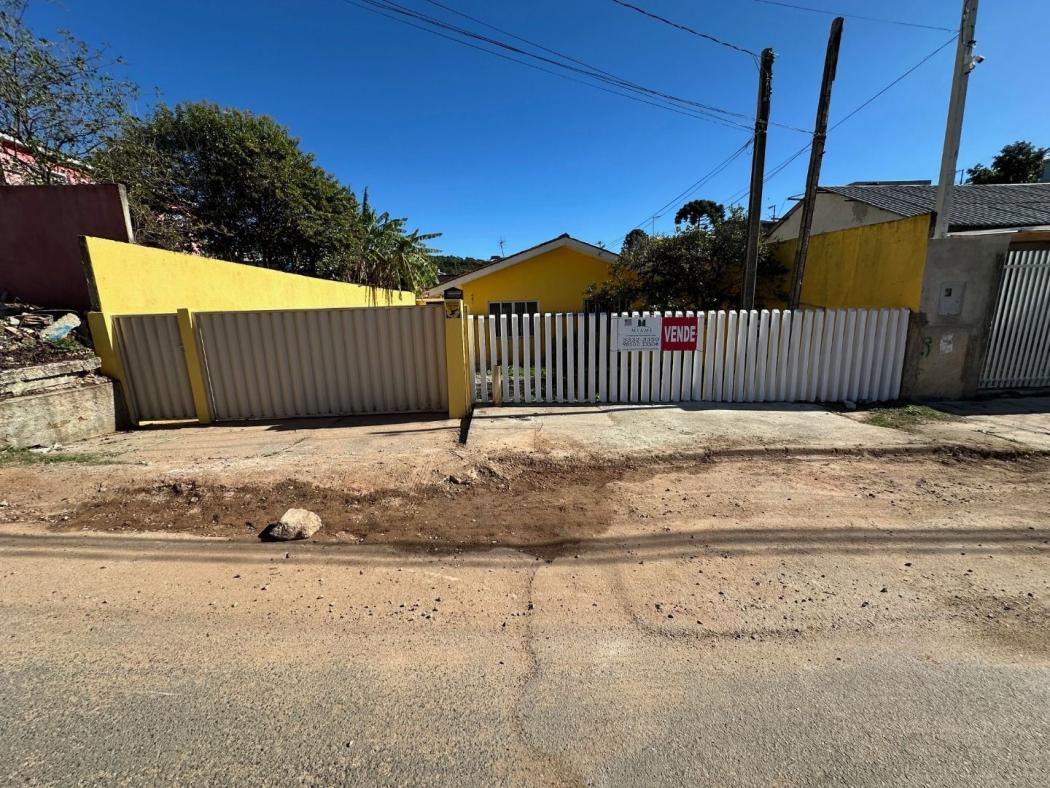 Casa em Campo Largo - PR, no bairro Vila Dona Fina - Referência CA0121-CBJV