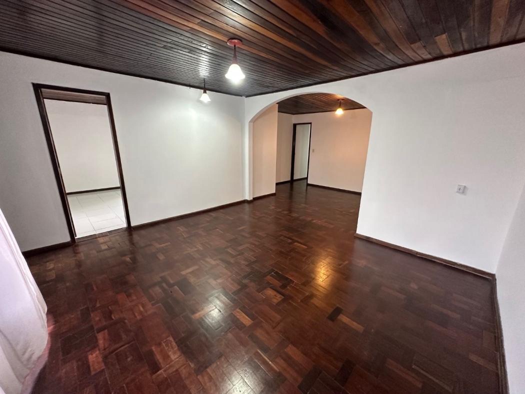  - Casa com 5 dormitórios à venda, 200 m² por R$ 895.000,00 - Uberaba - Curitiba/PR