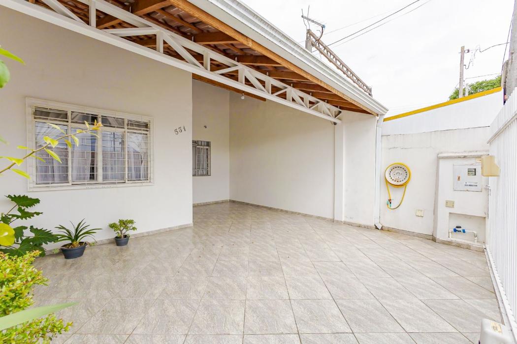 Casa em Curitiba - PR, no bairro Xaxim - Referência CA0127-CBJV