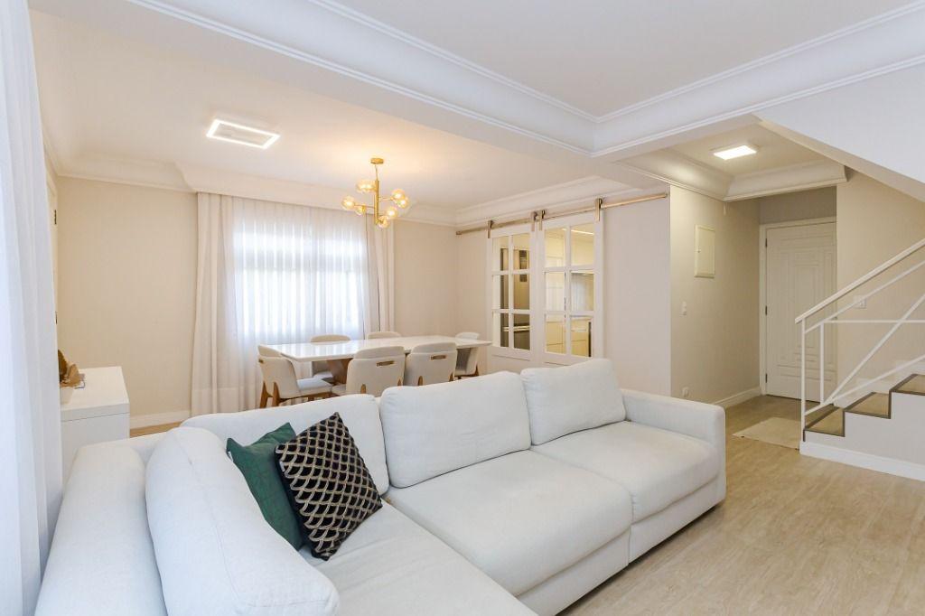 Casa em Curitiba - PR, no bairro Mercês - Referência CA0127-JCN