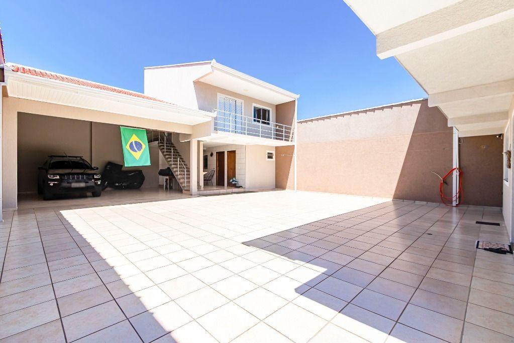 Casa com 4 dormitórios à venda, 388 m² por R$ 1.560.000,00 - Lindóia - Curitiba/PR - Voa Corretor
