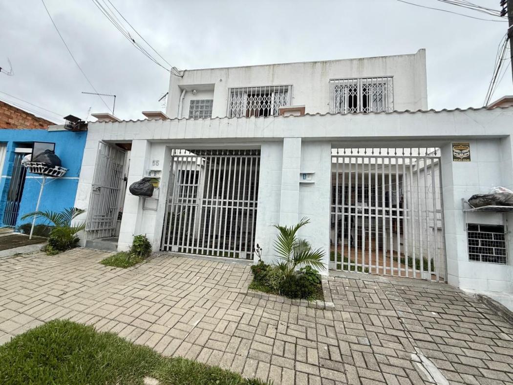 Casa em Curitiba - PR, no bairro Alto Boqueirão - Referência CA0200-PTIM
