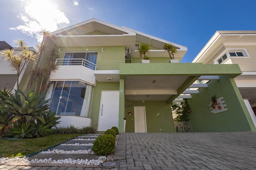 Casa em Curitiba - PR, no bairro Neoville - Referência CA0210-PTIM