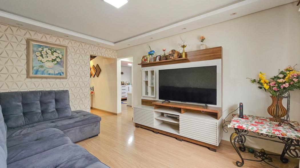  - Casa térrea com 202 m² com 4 dormitórios sendo 1 suíte 4 vagas de garagens e edícula no Santo Antônio