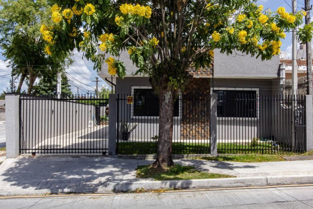 CASA TÉRREA DE ESQUINA TOTALMENTE REFORMADA