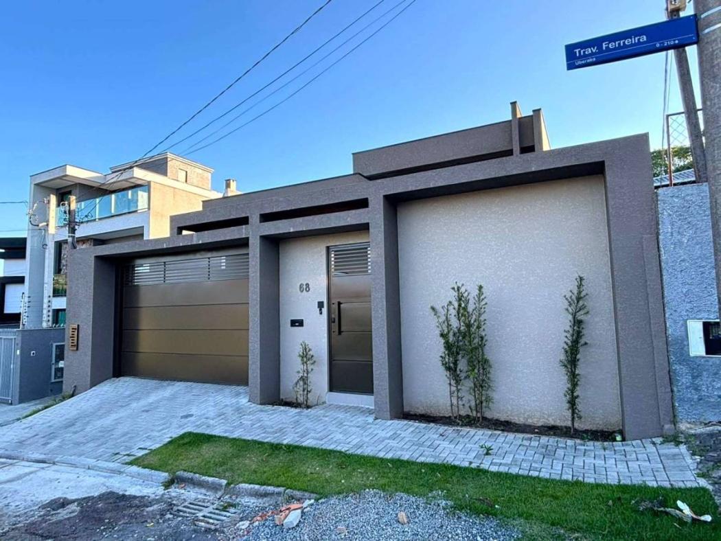 Casa à venda em Uberaba, Curitiba — Fava Imóveis