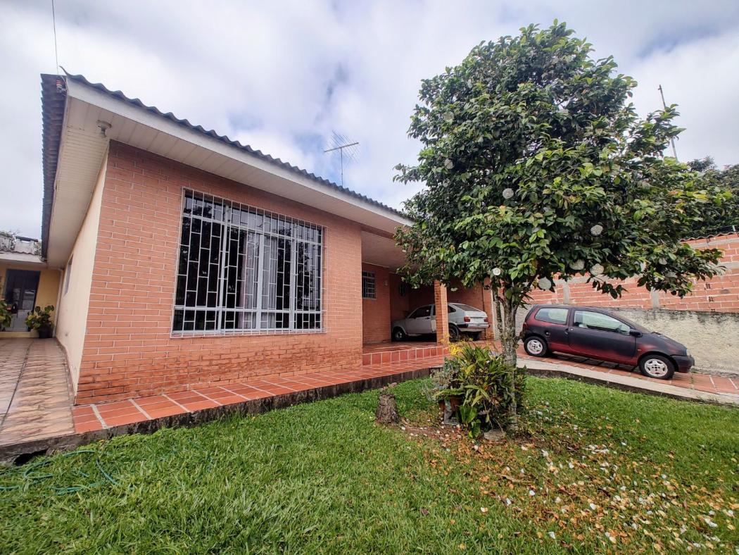 Casa em São José dos Pinhais - PR, no bairro Roseira de São Sebastião - Referência CA0428-FGME