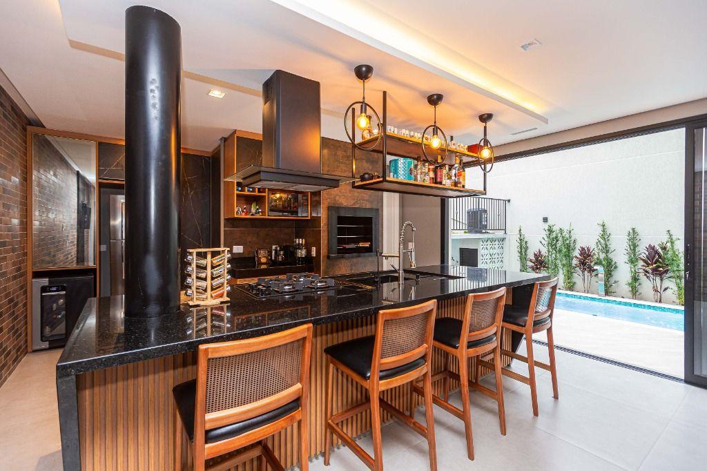 Casa em Curitiba - PR, no bairro Campo Comprido - Referência CA0639-ASI