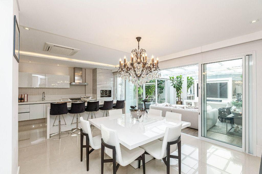 Casa em Curitiba - PR, no bairro Mercês - Referência CA0710-ASI