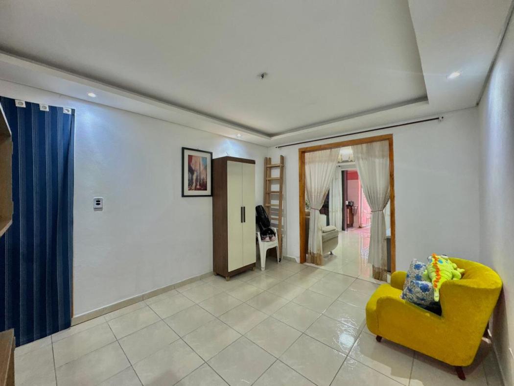  - CASA com 2 dormitórios à venda por R$ 350.000,00 no bairro Vitória Régia - CURITIBA / PR