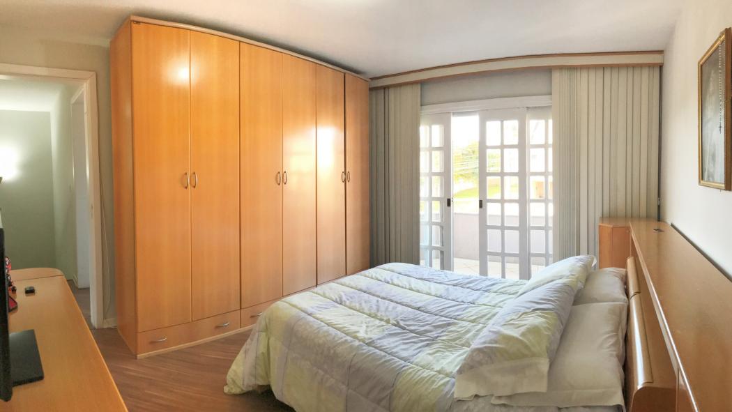 Sobrado em CURITIBA - PR, no bairro Guabirotuba - Referência CA243-LSCN