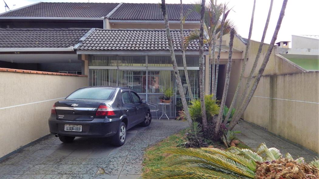 Sobrado em CURITIBA - PR, no bairro Santa Felicidade - Referência CA245-LSCN