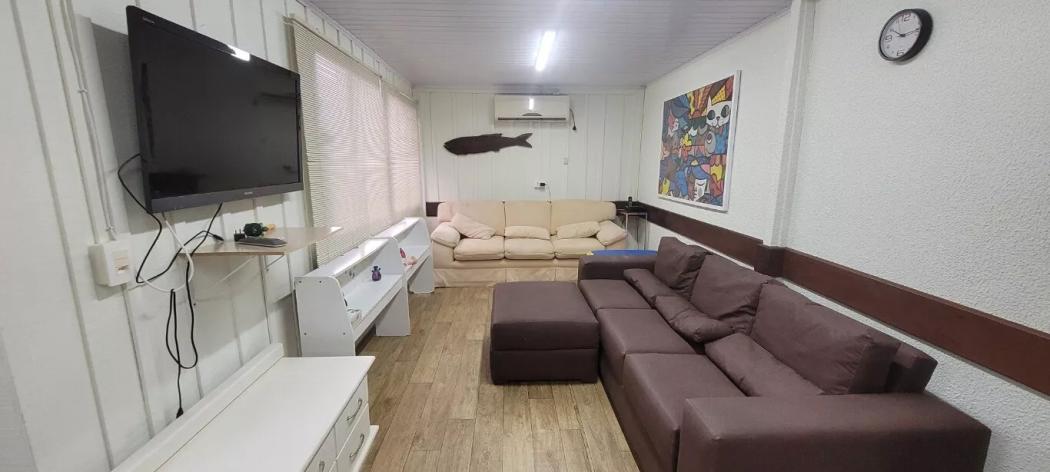  - Casa Em Guaratuba a 4 Quadras do Mar, 5 Dormitórios, 4 banheiros, Terreno 640 m2