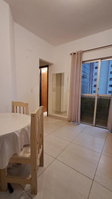 Apartamento em Curitiba - PR, no bairro Centro - Referência CJRi00084L_2-3650635-CJRI