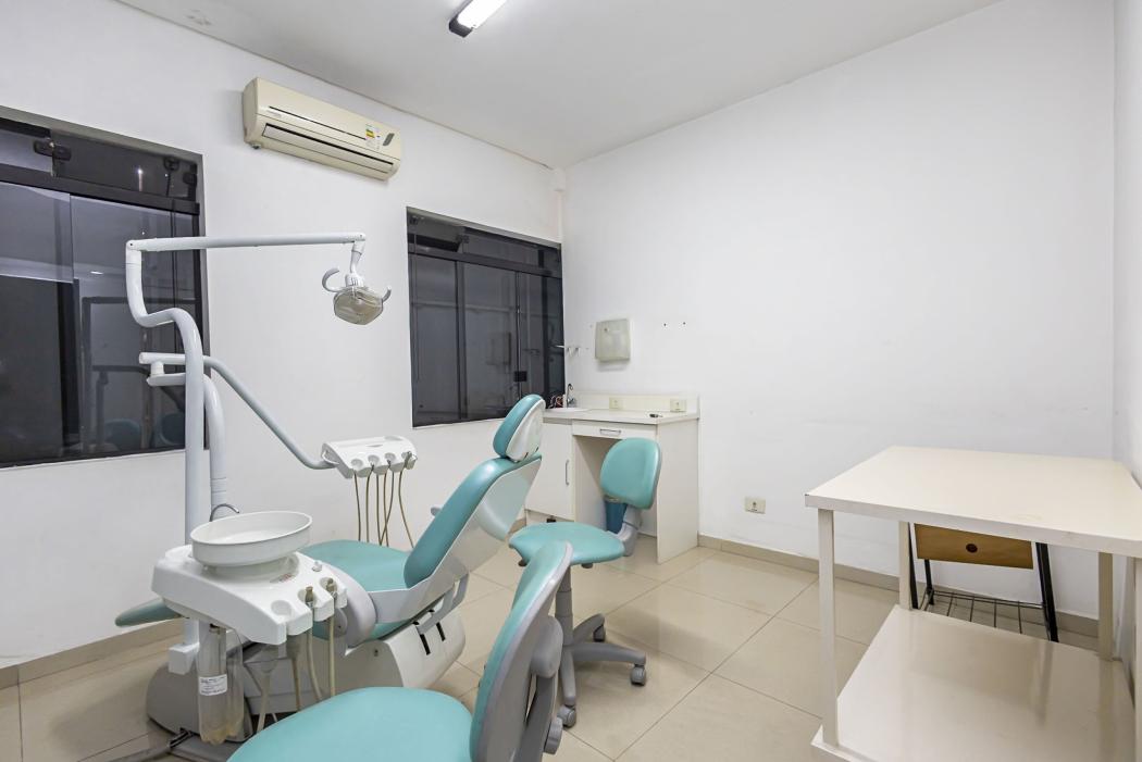 Escritório em CURITIBA - PR, no bairro Centro - Referência CONJ0001RQ-RAQ