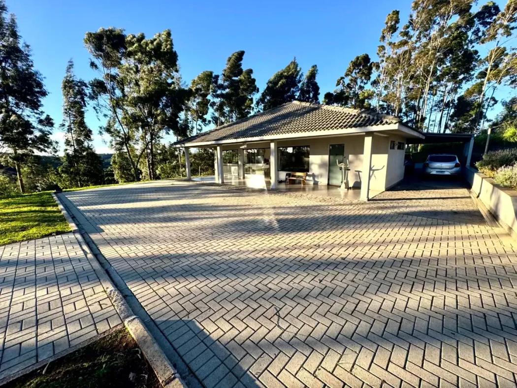  - Chácara mobiliada com 3 dormitórios, varanda gourmet e vista panorâmica em Araucária-PR
