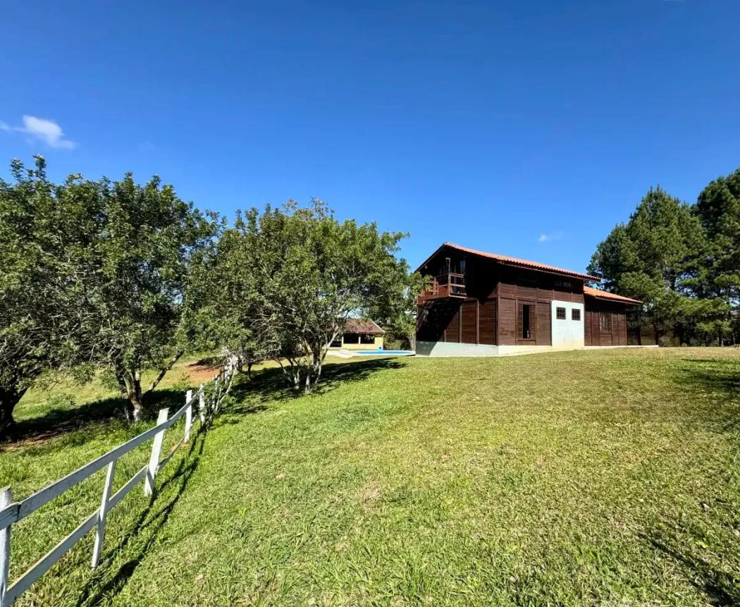 Sítio à venda com 3 quartos, 198m² - Shangrilá,Contenda 