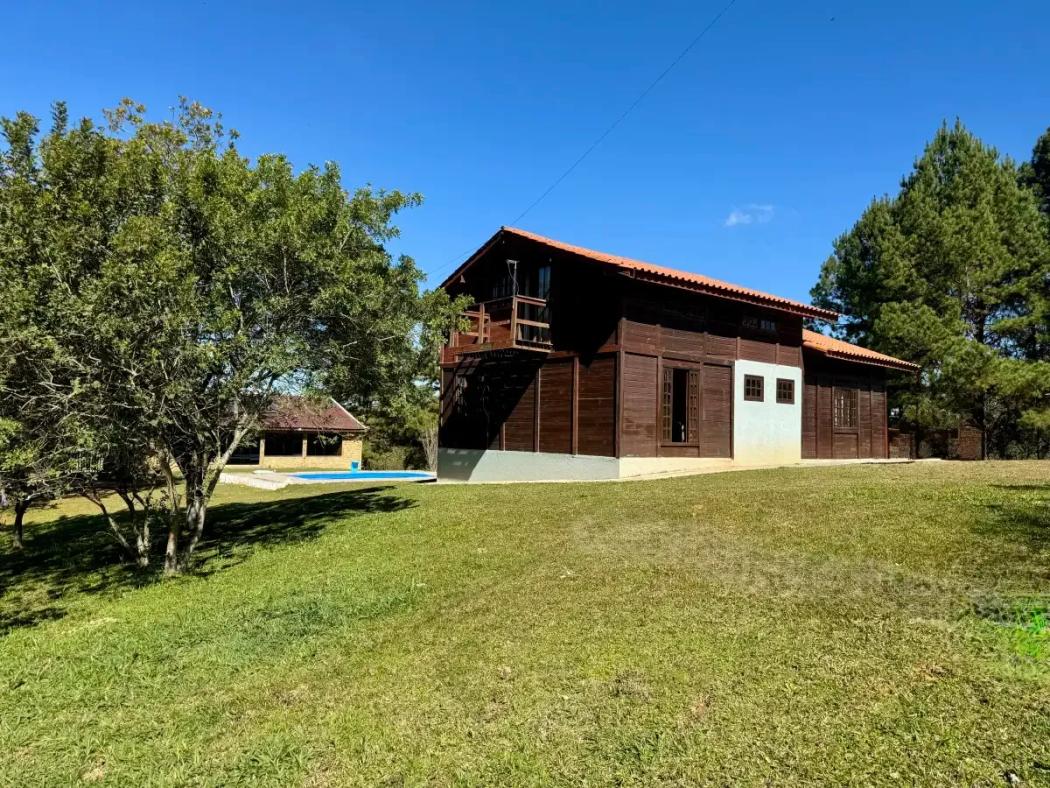 Sítio à venda com 3 quartos, 198m² - Shangrilá,Contenda 