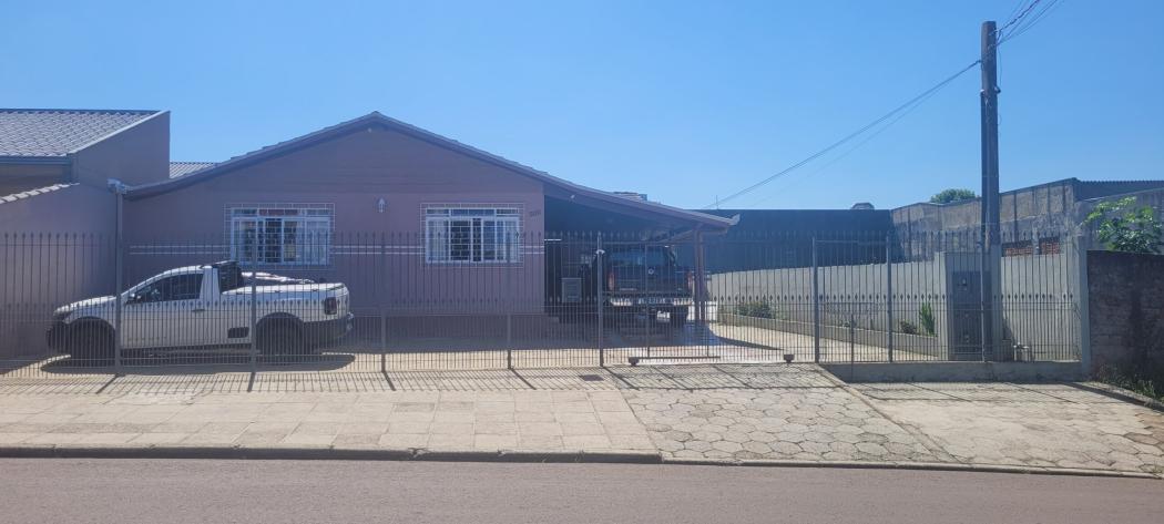 Casa em CURITIBA - PR, no bairro Xaxim - Referência LIOTTI13-LIO