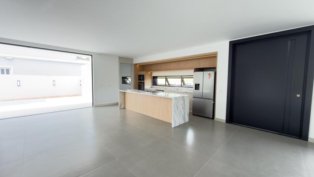 Condomínio em COLOMBO - PR, no bairro Campo Pequeno - Referência RES0002RQ-RAQ