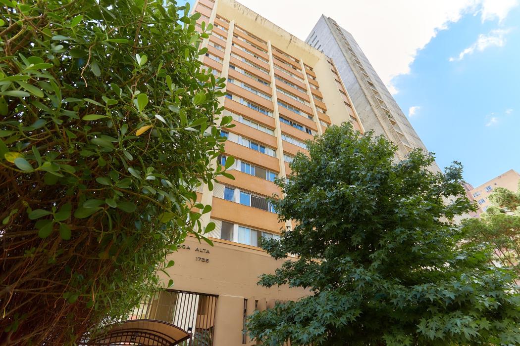  -  Apartamento Amplo com 3 Quartos, 2 Suítes e 2 Vagas no Bigorrilho 