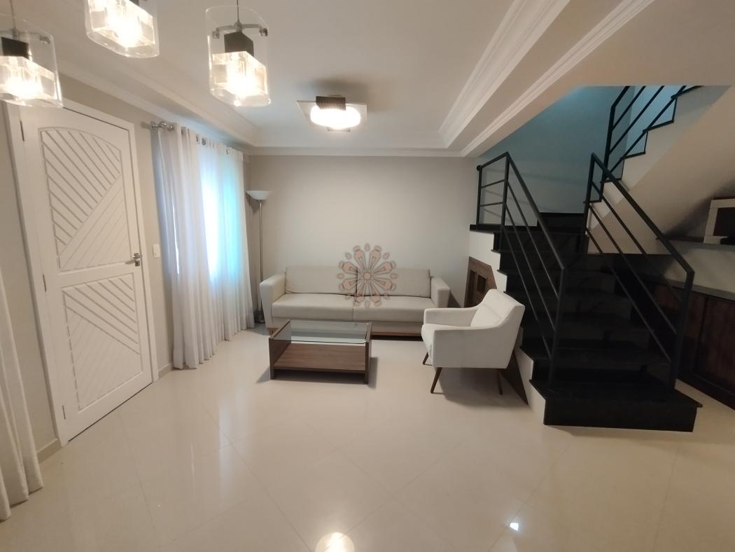  - SOBRADO NO BAIRRO SANTA FELICIDADE EM CONDOMINIO COM 3 QUARTOS E JARDIM!