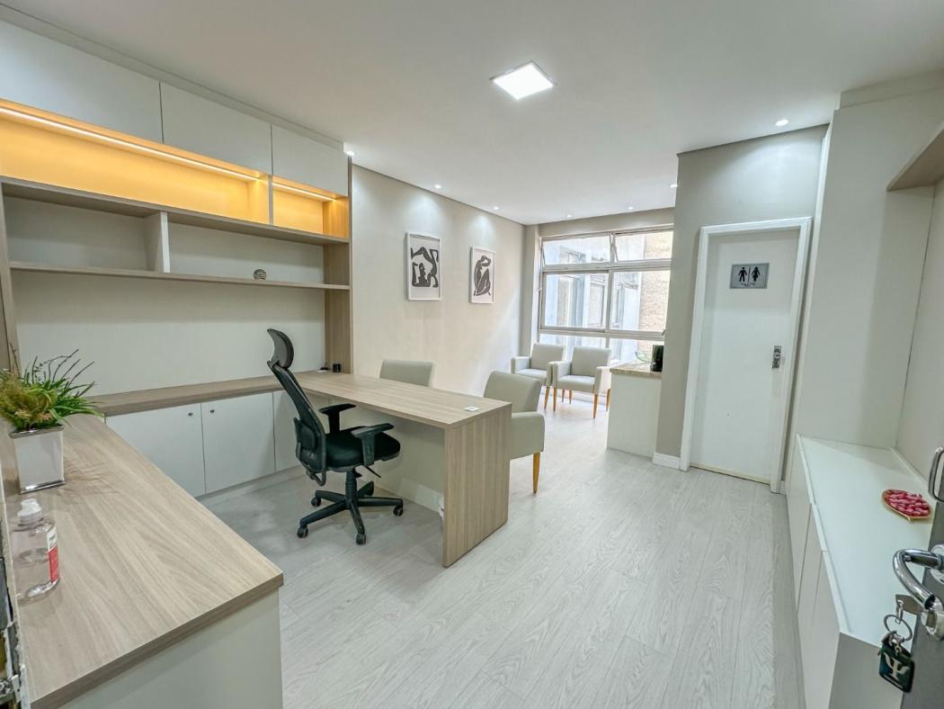 Escritório em Curitiba - PR, no bairro Centro - Referência SA0036-CLME