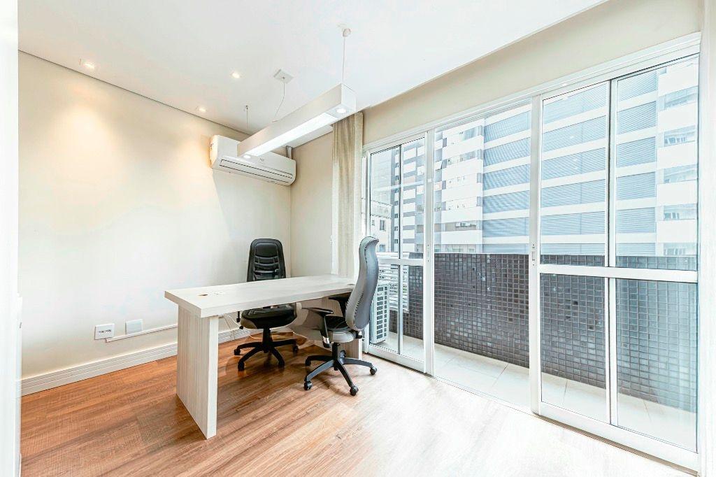 Escritório em Curitiba - PR, no bairro Água Verde - Referência SA0062-SQU