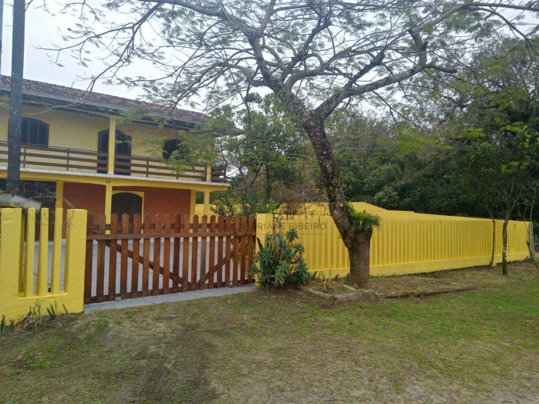 Sobrado em Pontal do Paraná - PR, no bairro Praia de Leste - Referência SO0001-ADXO