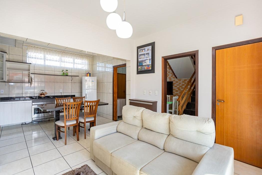 Sobrado em Curitiba - PR, no bairro Sítio Cercado - Referência SO0001-AN42