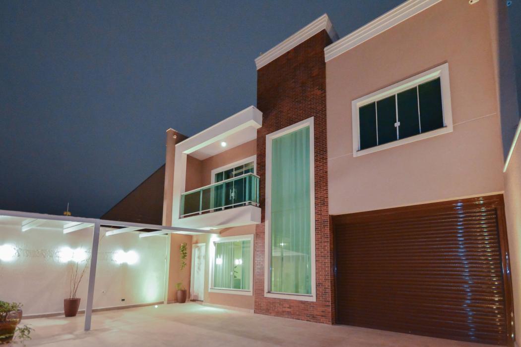 Sobrado em CURITIBA - PR, no bairro Tingui - Referência SO0001RQ-RAQ