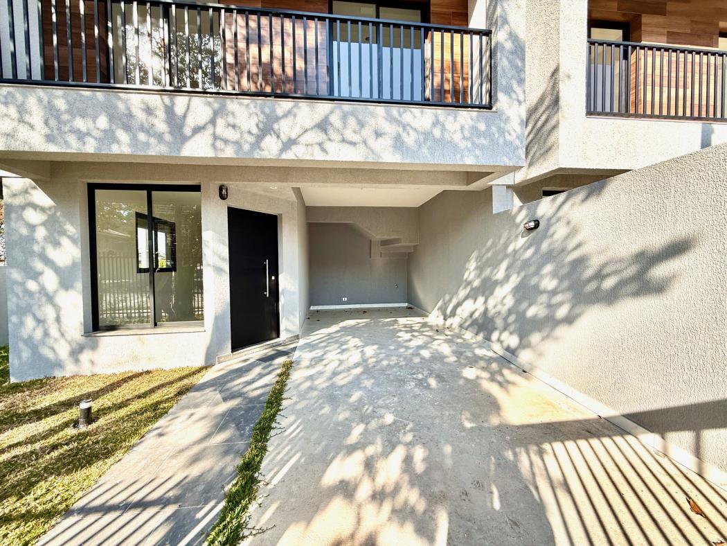 Sobrado em CURITIBA - PR, no bairro Guabirotuba - Referência SO0003RC-RAQ