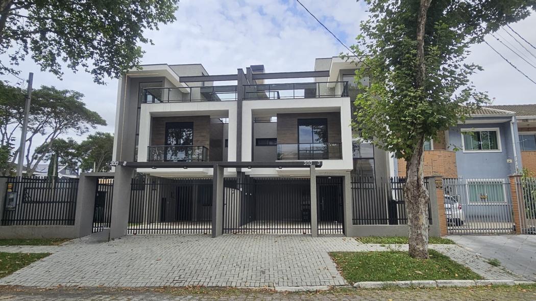 Sobrado em PINHAIS - PR, no bairro Pineville - Referência SO0005RQ-RAQ