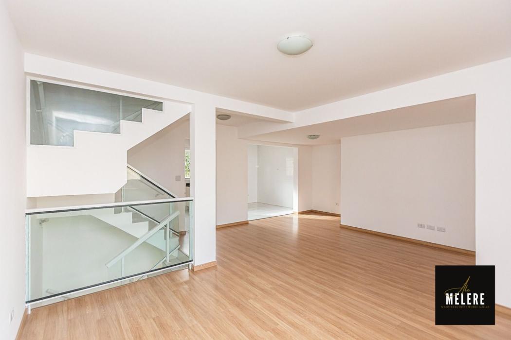 Sobrado em Curitiba - PR, no bairro Xaxim - Referência SO0006-MELE